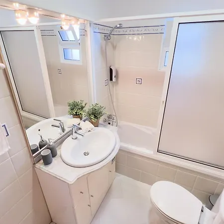 Calheta Bay View House - Family And Group Feriehus